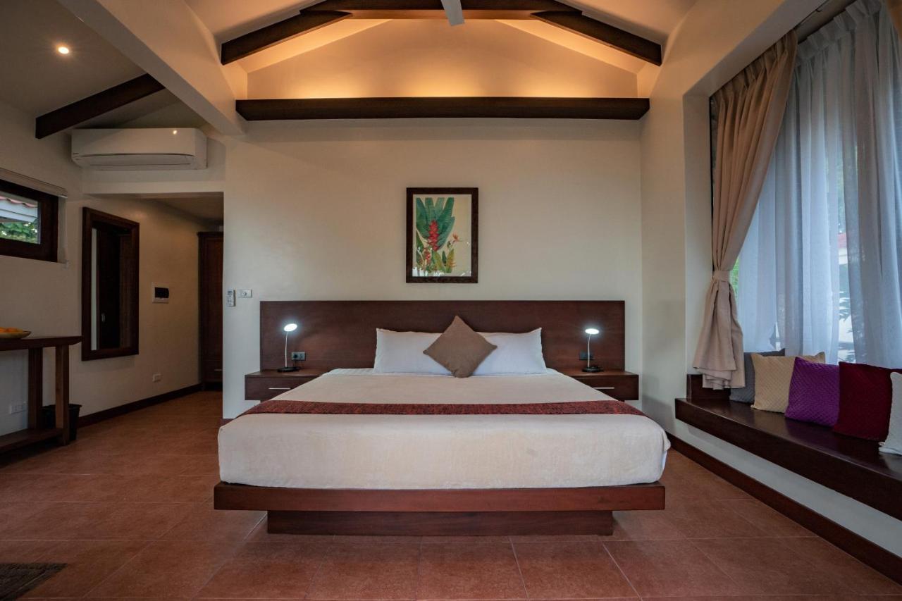 Island View Beachfront Resort Анда Екстериор снимка