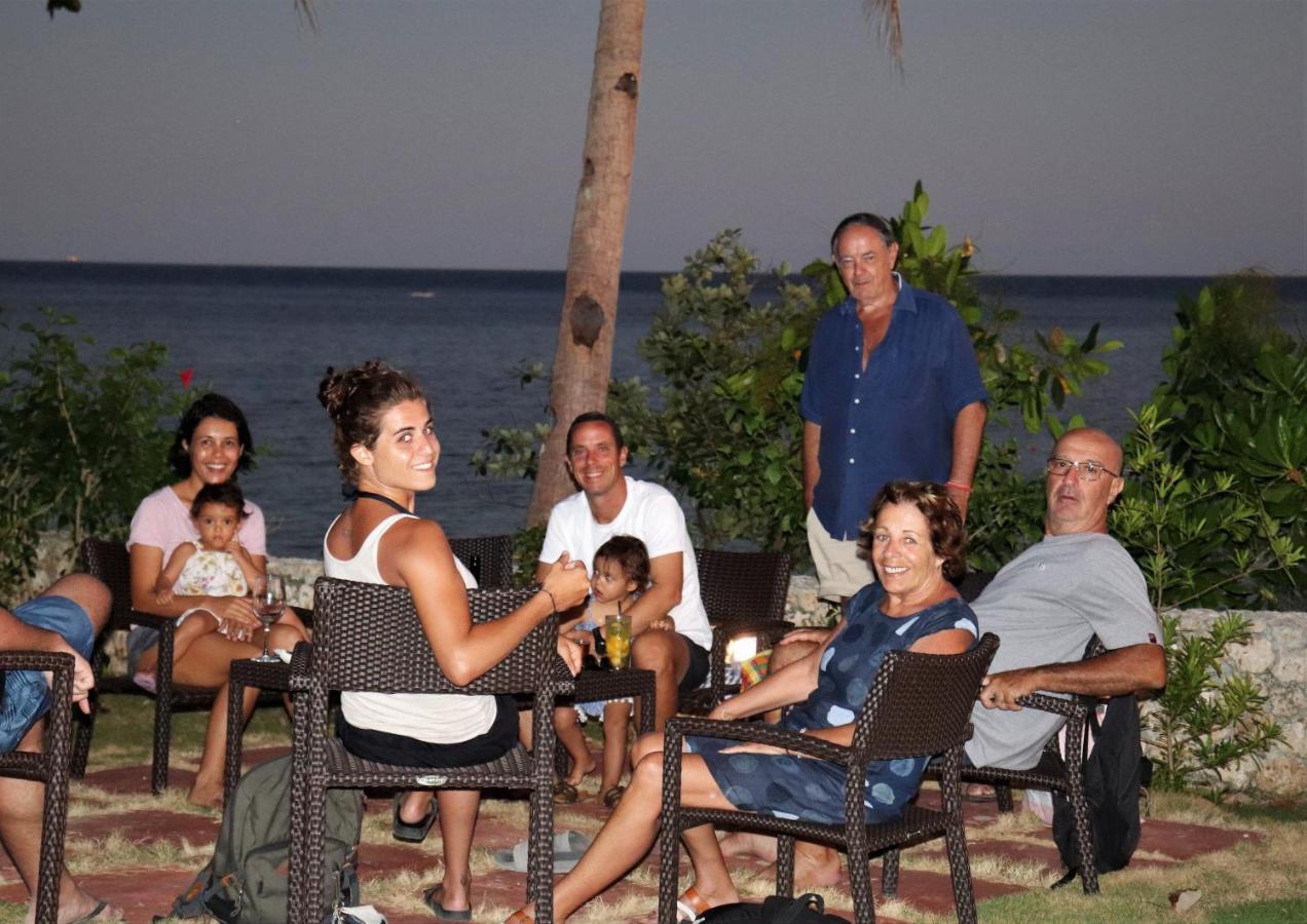 Island View Beachfront Resort Анда Екстериор снимка